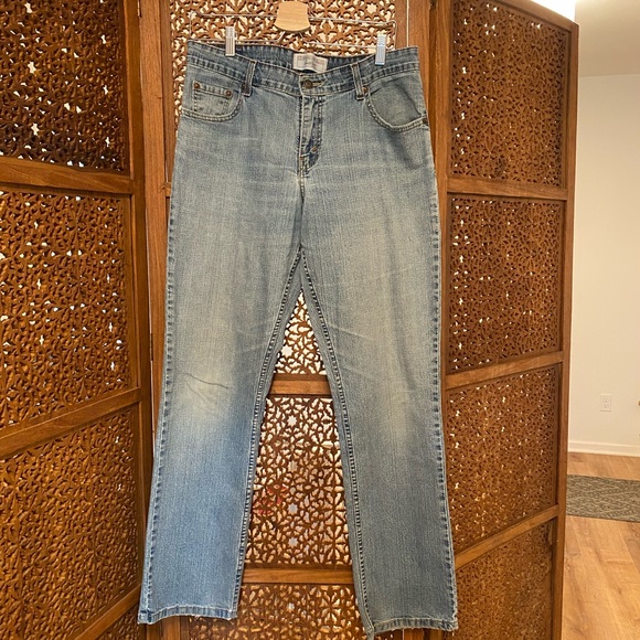 🚺 Levi’s mid rise straight jeans - Picture 5 of 8